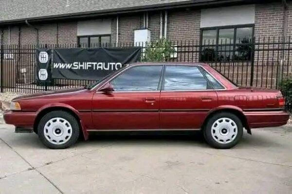 1990 Toyota Camry LE V6 Sedan - Image 3