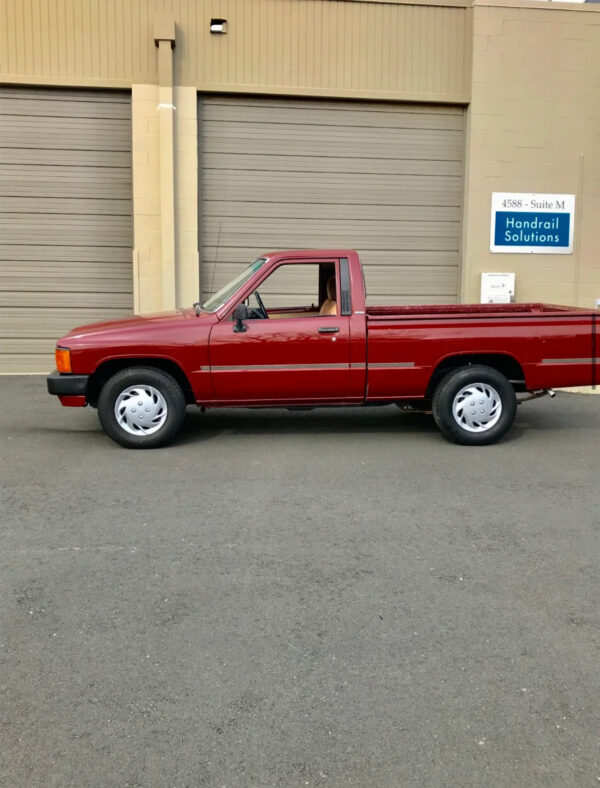 1986 Toyota Pickup 4-Speed - Image 4