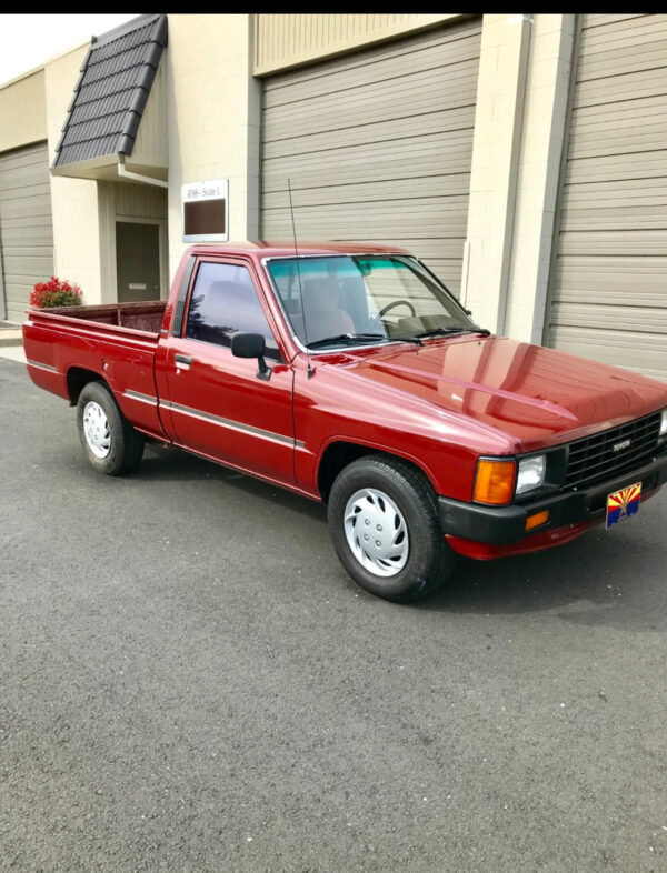 1986 Toyota Pickup 4-Speed - Image 2