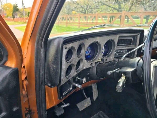 Chevrolet C10 Silverado - Image 8