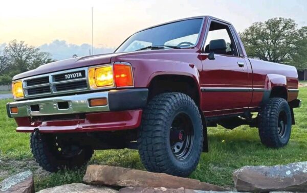 1987 Toyota Pickup 4x4 - Image 4