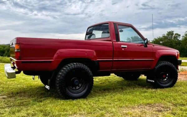 1987 Toyota Pickup 4x4 - Image 3