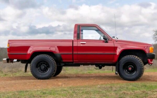 1987 Toyota Pickup 4x4 - Image 6