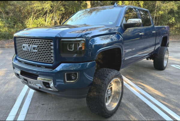 2016 GMC Sierra Denali 2500HD 4WD - Image 3