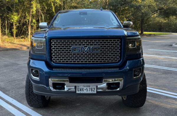 2016 GMC Sierra Denali 2500HD 4WD - Image 2