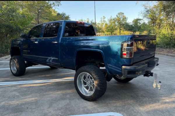 2016 GMC Sierra Denali 2500HD 4WD - Image 6