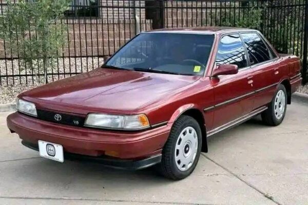 1990 Toyota Camry LE V6 Sedan - Image 2